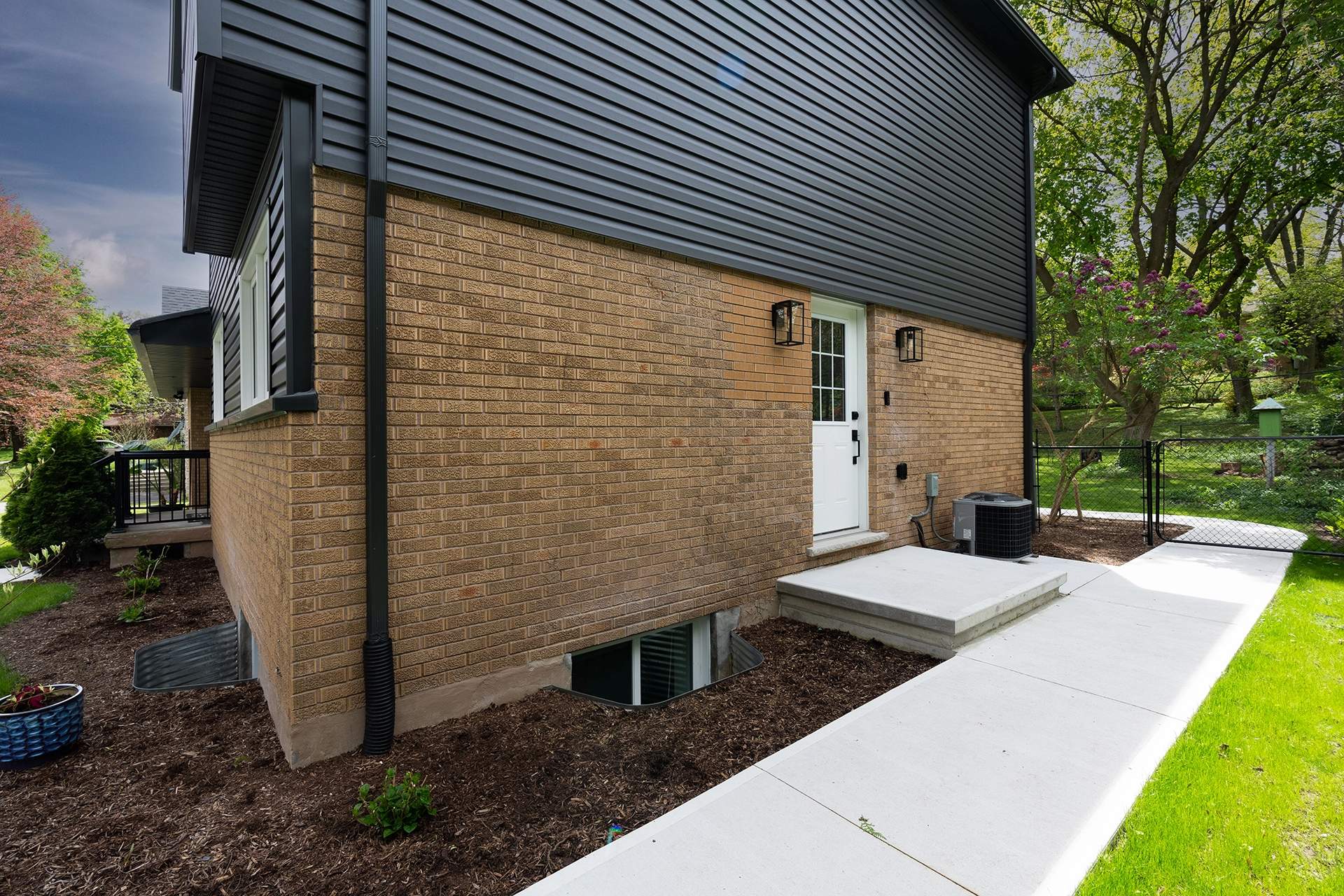 42 Bromleigh Ave-Exterior-13 copy